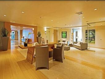 Apartment Luxurious Multi-floor 3br 3baths Sauna Salt Water Hot Tub & Gym In The Heart Of Miami