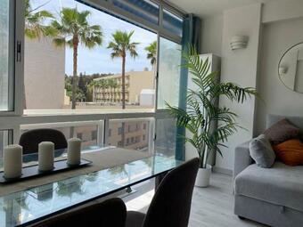 Sunny Seaview Apartment