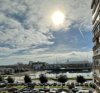 Elegante Apartamento Con Vistas Al Puerto De Santander