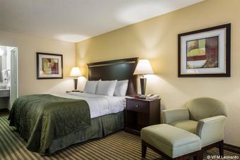 Clarion Inn & Suites Hotel