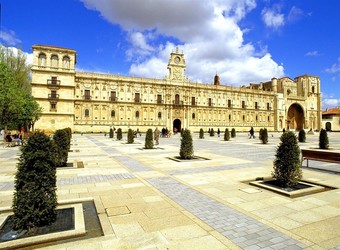 Parador De León Hotel