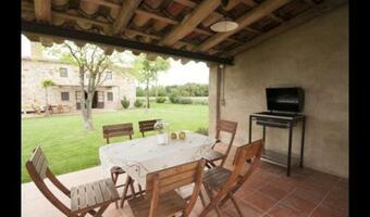 Girona Villa Sleeps 6 With Pool And Air Con