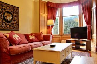 Classic Edinburgh Flat Close To City Centre! Sale! Apartment