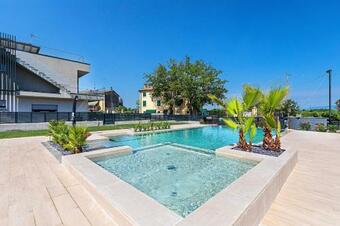 UNA Terrazza Sul Lago Apartment