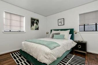 Classic Luxury With A Quick Walk To Downtown Cuisine Apartment