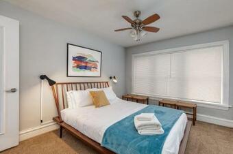 Classic Cwe 2br With Full Kitchen By Zencity Apartment