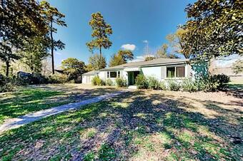 Classic Ranch Home - Near Charleston & Folly Beach Home