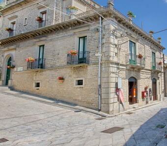 Domus Aurea Bed & Breakfast