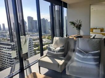 Top Floor Stunning Views Apartment