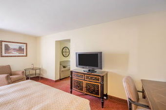 Clarion Inn Tulsa International Airport Hotel