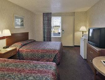 Travelodge Newport/cincinnati Riverfront Motel