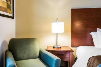 Sleep Inn & Suites Pooler Hotel