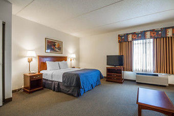 Clarion Suites At The Alliant Energy Center Hotel