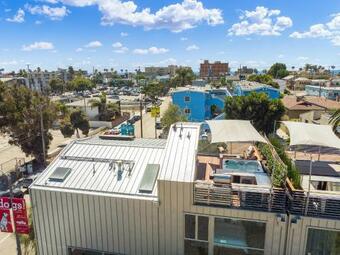 Modern Venice Beach Home With Rooftop & Spa