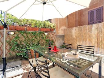 Nice Colosseum Terrace Apartment